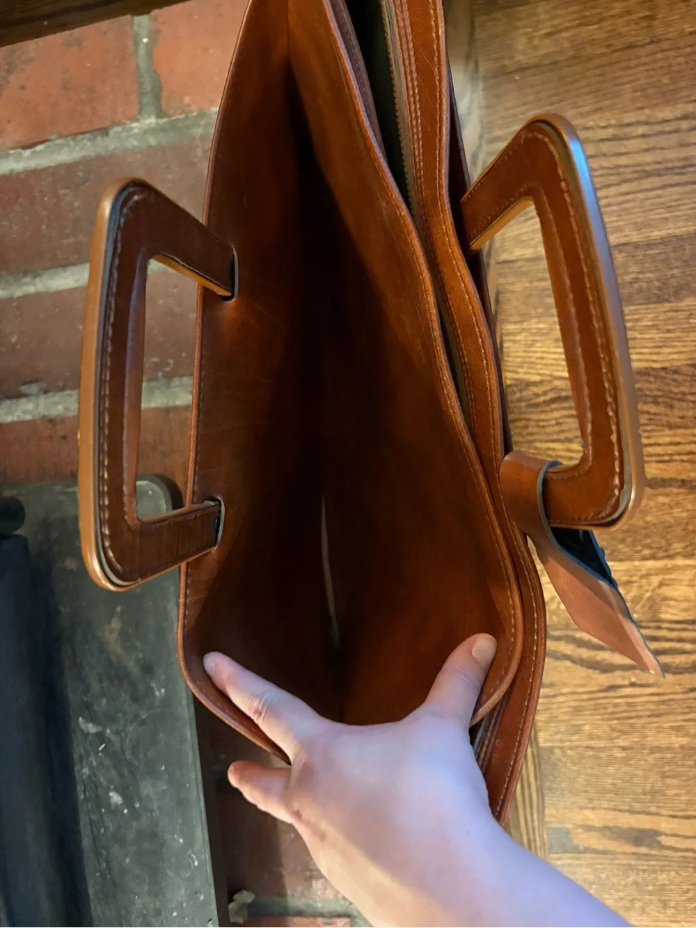 Vintage Brown Leather Portfolio Briefcase - Sleek Professional Carry with zipper